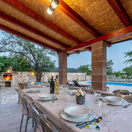 Rozaria Zadarvillas 别墅 Podlug