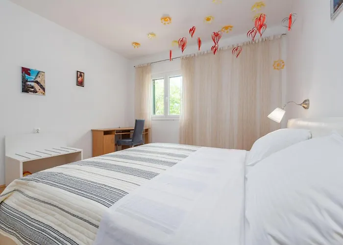 Rozaria Zadarvillas Vila *