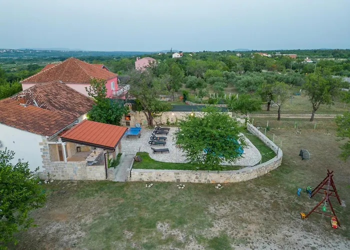 Rozaria Zadarvillas Vila *