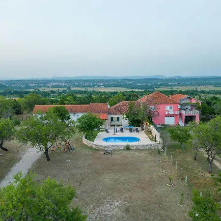 Rozaria Zadarvillas *