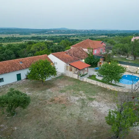 Rozaria Zadarvillas Podlug