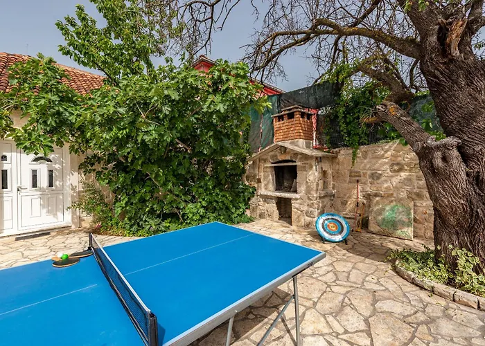 Rozaria Zadarvillas *